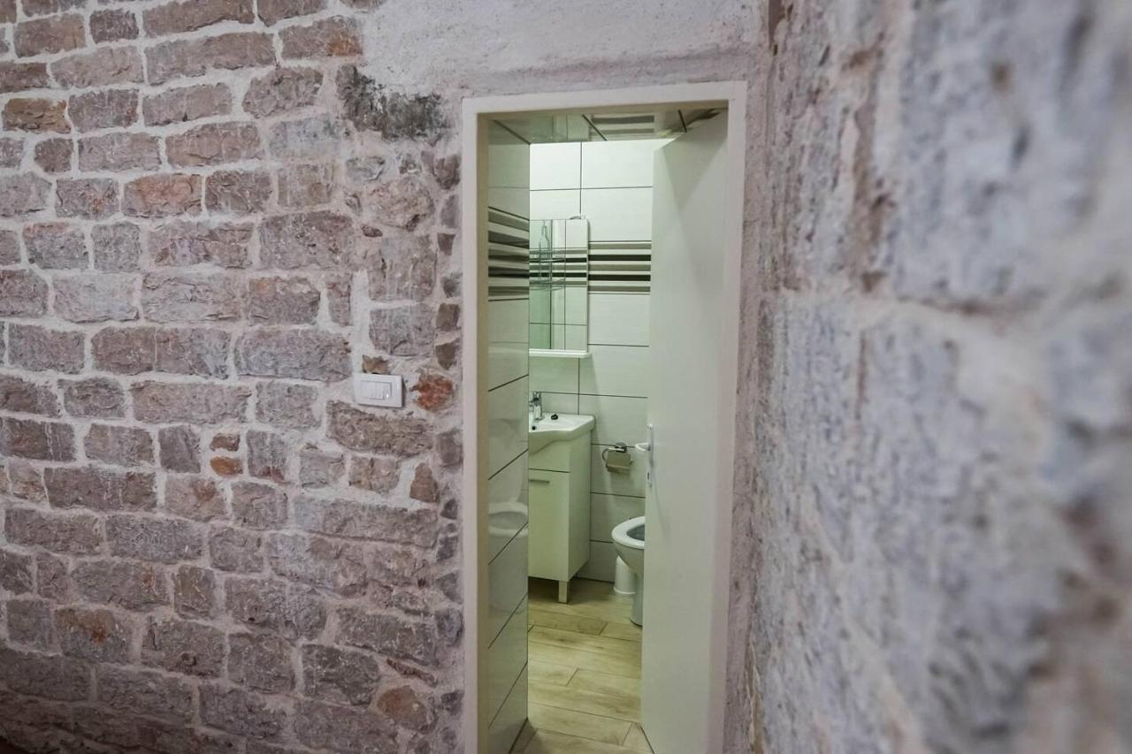 Studio Apartment In The Old City Of 시베니크 외부 사진