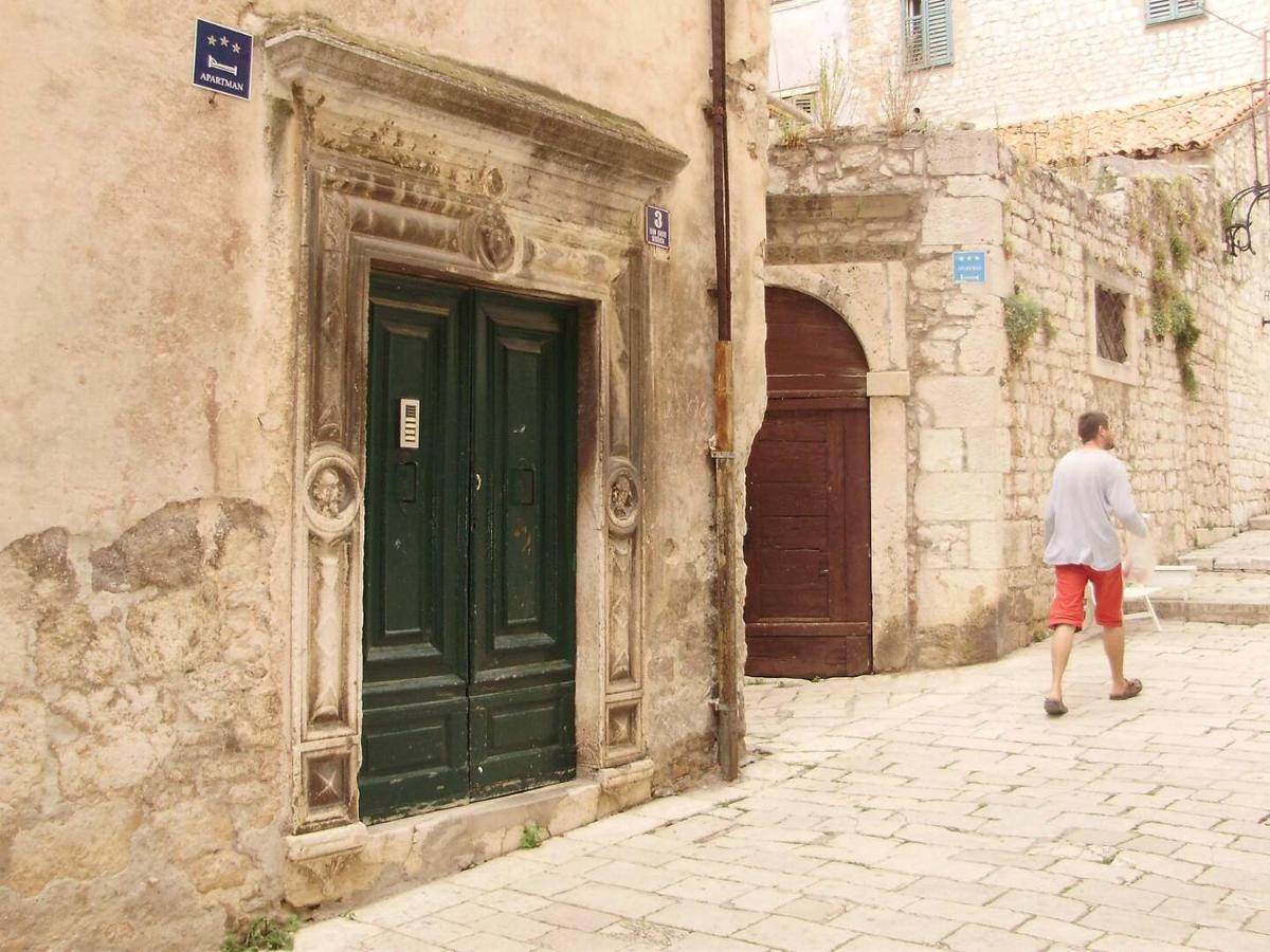 Studio Apartment In The Old City Of 시베니크 외부 사진