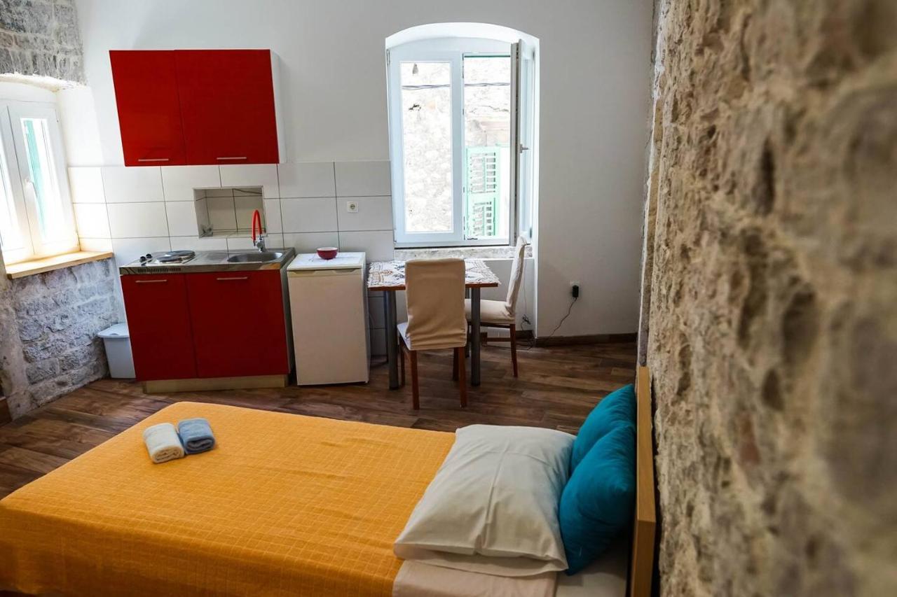 Studio Apartment In The Old City Of 시베니크 외부 사진
