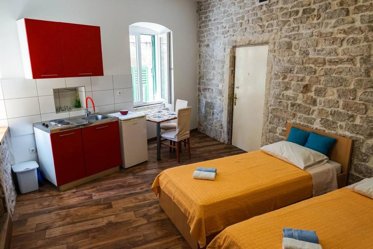 Studio Apartment In The Old City Of 시베니크 외부 사진